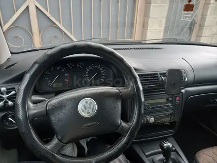 Volkswagen Passat 1997 года за 1 500 000 тг. в Тараз – фото 9