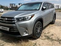 Toyota Highlander 2018 года за 23 000 000 тг. в Атырау