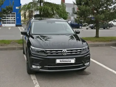 Volkswagen Tiguan 2017 года за 11 900 000 тг. в Алматы – фото 5
