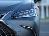 Lexus ES 300h 2023 годаүшін26 500 000 тг. в Алматы – фото 4