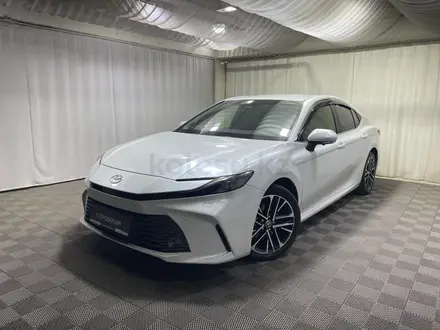 Toyota Camry Luxe 2025 года за 19 500 000 тг. в Алматы