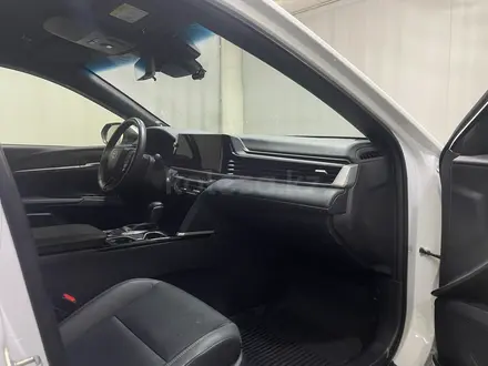 Toyota Camry Luxe 2025 года за 19 500 000 тг. в Алматы – фото 6