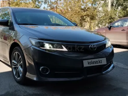 Toyota Camry 2014 года за 7 600 000 тг. в Атырау
