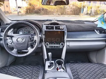 Toyota Camry 2014 года за 7 600 000 тг. в Атырау – фото 4