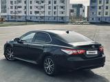 Toyota Camry 2019 года за 11 200 000 тг. в Кызылорда – фото 2