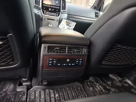 Toyota Land Cruiser 2019 года за 48 700 000 тг. в Астана – фото 7