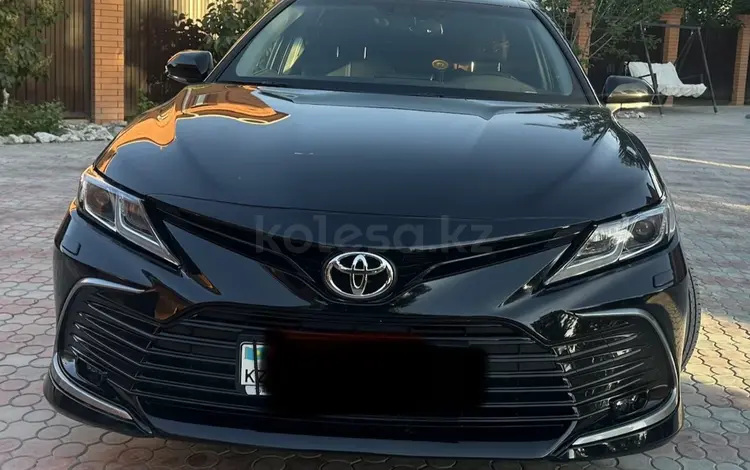Toyota Camry 2021 года за 15 800 000 тг. в Атырау