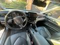 Toyota Camry 2021 года за 15 800 000 тг. в Атырау – фото 7