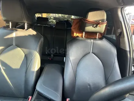 Toyota Camry 2021 года за 15 800 000 тг. в Атырау – фото 8