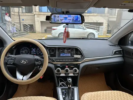 Hyundai Elantra 2018 года за 7 900 000 тг. в Караганда – фото 5