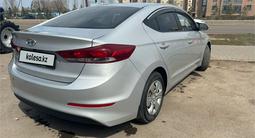 Hyundai Elantra 2017 годаfor6 200 000 тг. в Астана – фото 2