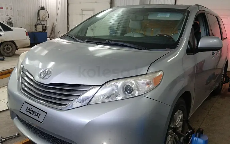 Toyota Sienna 2014 годаүшін9 200 000 тг. в Уральск