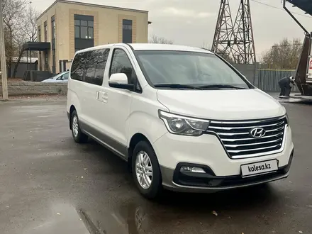 Hyundai Starex 2020 года за 17 500 000 тг. в Алматы – фото 2