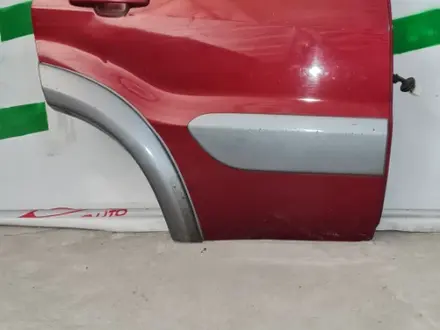 Дверь задняя правая на Toyota RAV4 за 40 000 тг. в Алматы