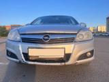 Opel Astra 2011 года за 2 500 000 тг. в Караганда – фото 2