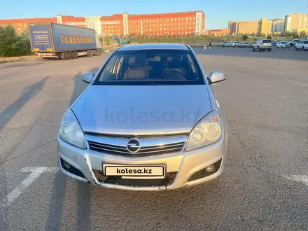 Opel Astra 2011 года за 2 500 000 тг. в Караганда