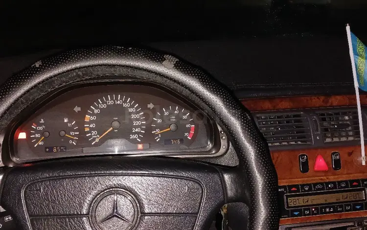 Mercedes-Benz E 200 1999 годаfor3 050 000 тг. в Актау