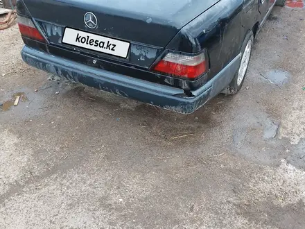 Mercedes-Benz E 260 1989 года за 500 000 тг. в Караганда