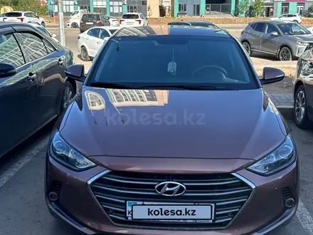 Hyundai Elantra 2018 года за 6 500 000 тг. в Астана