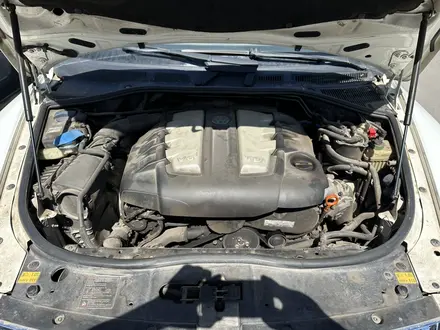 Volkswagen Touareg 2008 года за 5 500 000 тг. в Астана – фото 17