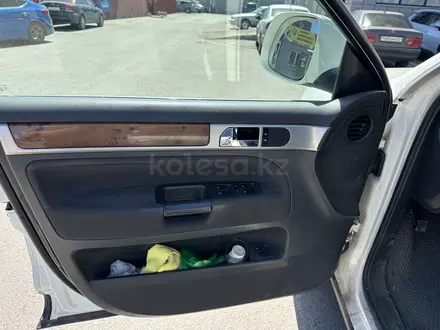 Volkswagen Touareg 2008 года за 5 500 000 тг. в Астана – фото 19