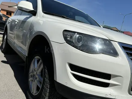 Volkswagen Touareg 2008 года за 5 500 000 тг. в Астана – фото 3