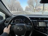 Toyota Camry 2020 года за 17 000 000 тг. в Атырау