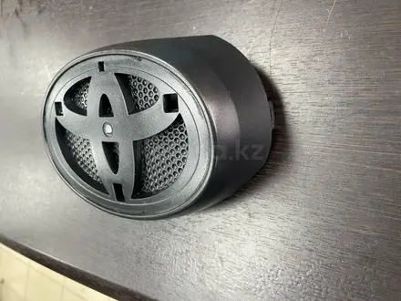 Оригинальная передняя решетка с эмблемой логотипом для Toyota 4Runner 285 за 25 000 тг. в Караганда – фото 8