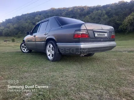 Mercedes-Benz E 220 1994 года за 1 550 000 тг. в Алматы – фото 14