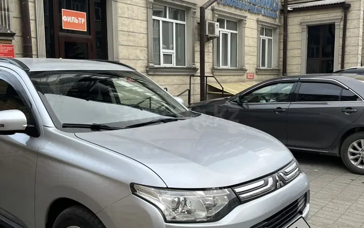 Mitsubishi Outlander 2013 года за 9 500 000 тг. в Семей