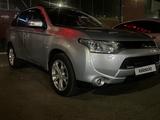 Mitsubishi Outlander 2013 года за 9 800 000 тг. в Семей – фото 2