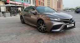 Toyota Camry 2022 года за 14 500 000 тг. в Актау – фото 2