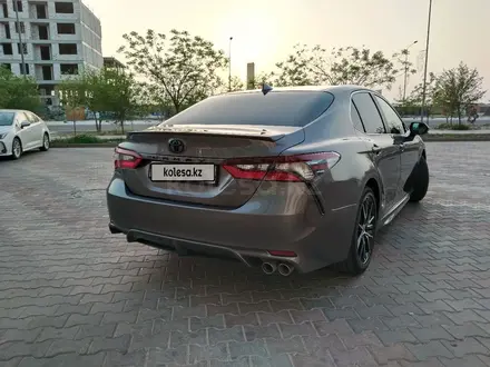 Toyota Camry 2022 года за 14 500 000 тг. в Актау – фото 6