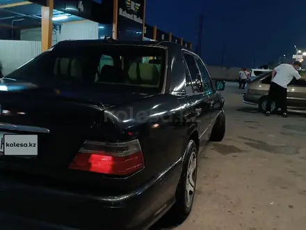 Mercedes-Benz E 280 1995 года за 2 300 000 тг. в Туркестан – фото 2