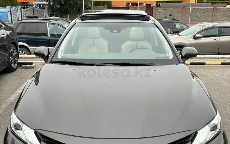 Toyota Camry 2018 года за 13 800 000 тг. в Алматы