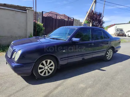Mercedes-Benz E 200 1996 года за 1 800 000 тг. в Шымкент – фото 2