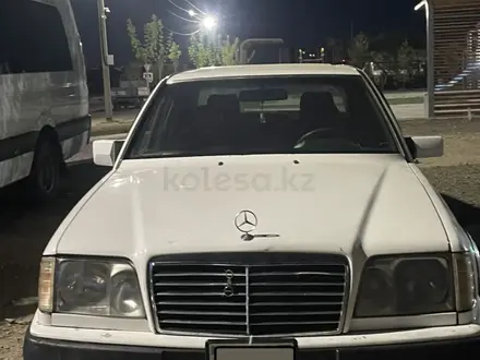 Mercedes-Benz E 260 1989 года за 611 111 тг. в Астана – фото 2