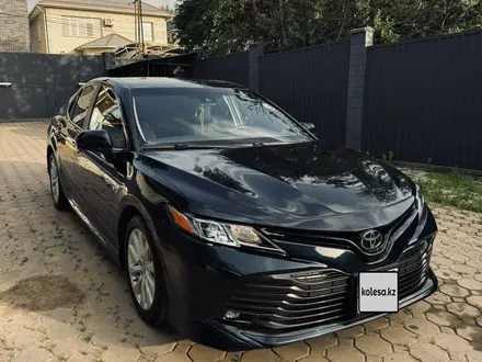 Toyota Camry 2018 года за 11 000 000 тг. в Алматы