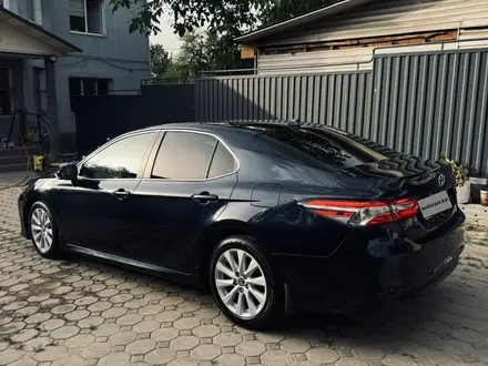 Toyota Camry 2018 года за 11 000 000 тг. в Алматы – фото 3