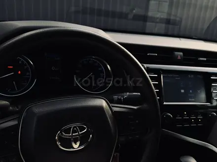 Toyota Camry 2018 года за 11 000 000 тг. в Алматы – фото 6