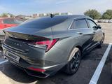 Hyundai Elantra 2022 года за 8 138 333 тг. в Алматы – фото 4
