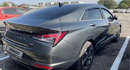 Hyundai Elantra 2022 года за 8 138 333 тг. в Алматы – фото 4