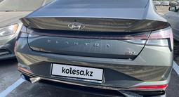 Hyundai Elantra 2022 года за 8 138 333 тг. в Алматы – фото 5