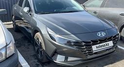 Hyundai Elantra 2022 года за 8 138 333 тг. в Алматы – фото 3