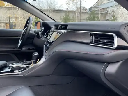 Toyota Camry 2020 года за 16 000 000 тг. в Павлодар – фото 14