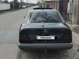 Mercedes-Benz E 230 1992 года за 2 500 000 тг. в Тараз – фото 2