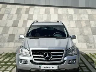 Mercedes-Benz GL 550