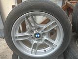 Комплект дисков с резиной bmw e39 r17 за 350 000 тг. в Караганда