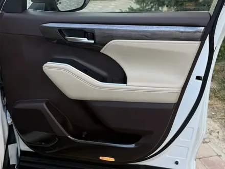 Toyota Highlander 2020 года за 28 500 000 тг. в Алматы – фото 24