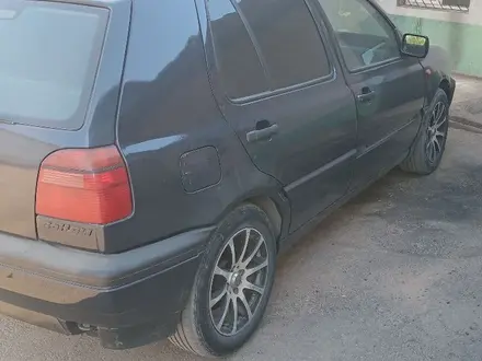 Volkswagen Golf 1994 года за 1 600 000 тг. в Алматы – фото 2